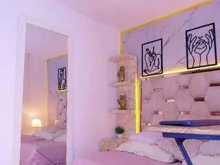 Camsoda Nude Webcam of queenmiranda4