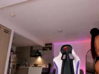 Camsoda Sex Cam of queen-violett1