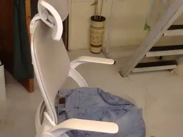 Chaturbate Live Sex Cam of averageuncut1