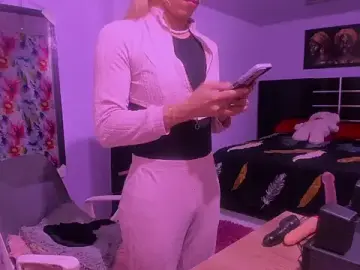 Stripchat Live Sex Cam of aria_rouss