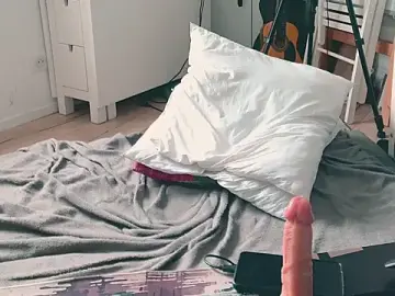 Stripchat Best live sex cam show of CeriseLapine