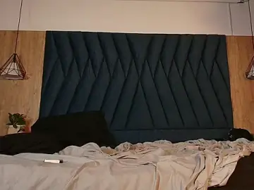 Stripchat Free Porn Cam of Divine_____