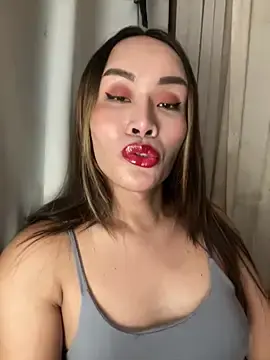 Stripchat Free Porn Cam of RomanticPearlTS