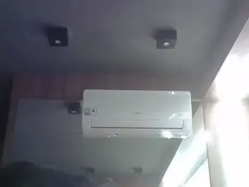 Stripchat Adult Webcam of SkinnyKitten