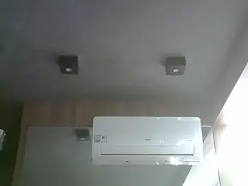 Stripchat Nude Webcam of SkinnyKitten