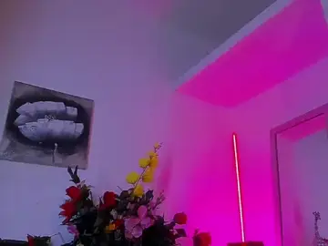 Stripchat Free Porn Cam of DAIRABIGCOCK99