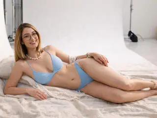 Xlovecam Sex Cam of RousseBlossom