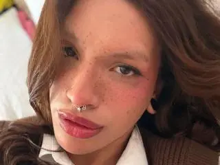 Xlovecam Live Porn of EllaThorne